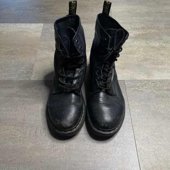 SOLD Dr. Martens Smooth Leather Womens 9 - Picture 4 of 6